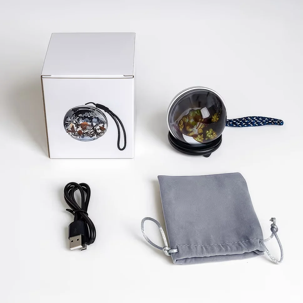 Memory Pearl with its box, USB cable and cloth bag